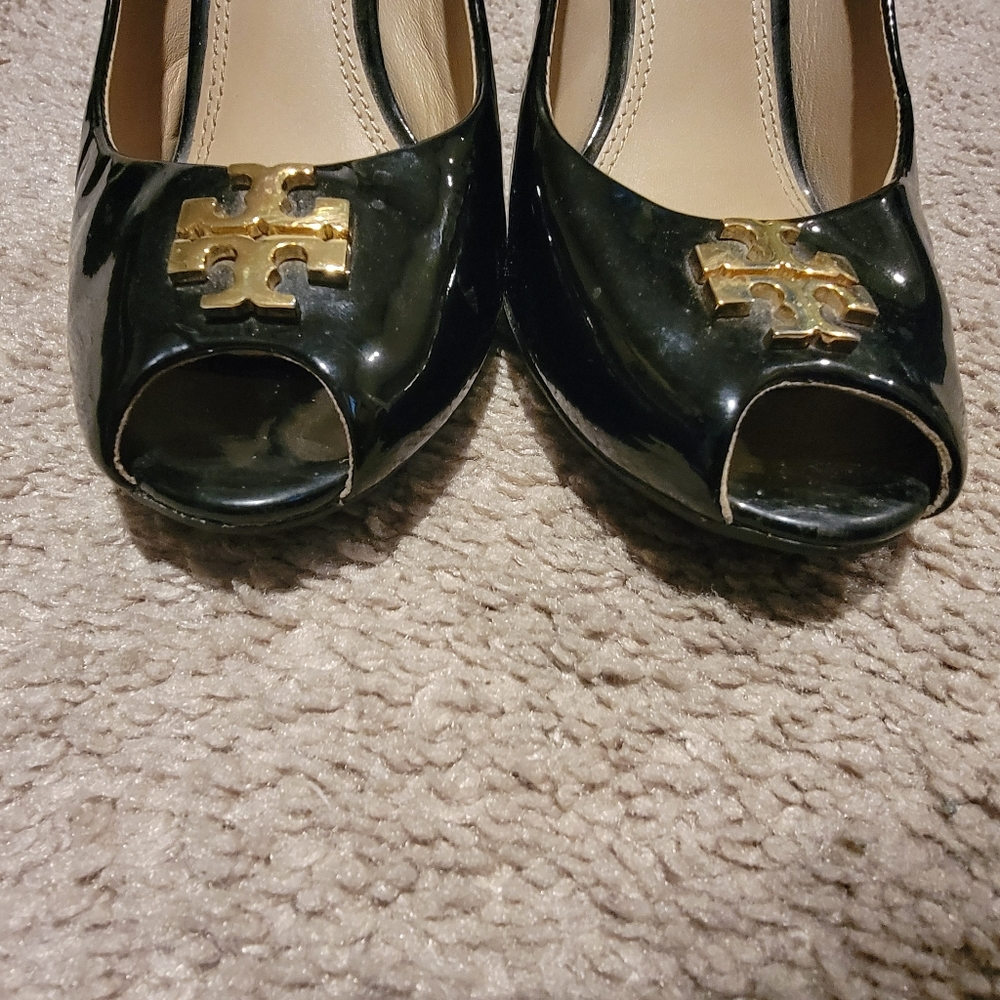 Tory Burch Jade Black Patent Peep Toe Wedges Heels Size 7.5 - Picture 9 of 12